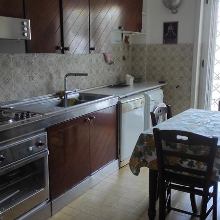 Апартаменти Sakura House Near Vesuvius, Herculaneum And Pompeii Free Parking Торре-дель-Греко Екстер'єр фото