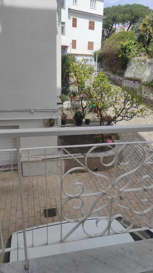Апартаменти Sakura House Near Vesuvius, Herculaneum And Pompeii Free Parking Торре-дель-Греко Екстер'єр фото