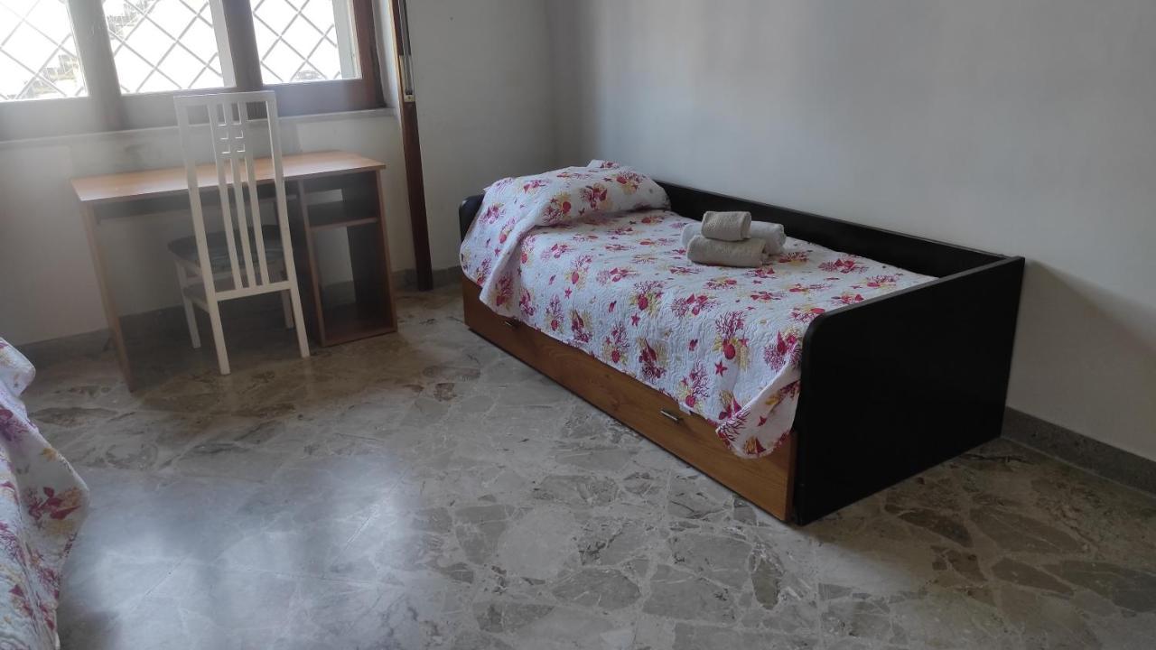 Апартаменти Sakura House Near Vesuvius, Herculaneum And Pompeii Free Parking Торре-дель-Греко Екстер'єр фото